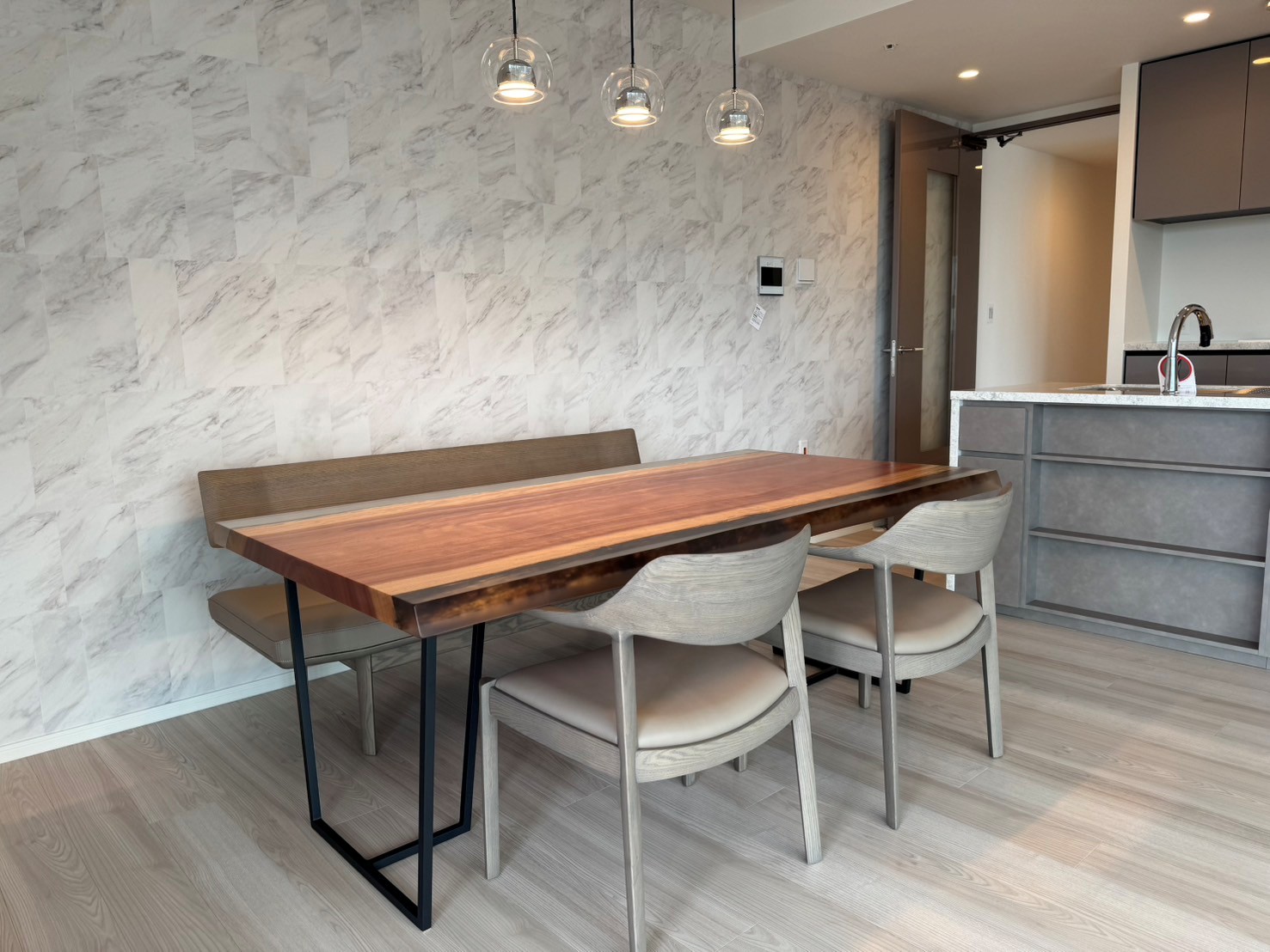 ボセレジンの一枚いてレジンテーブル　納品事例