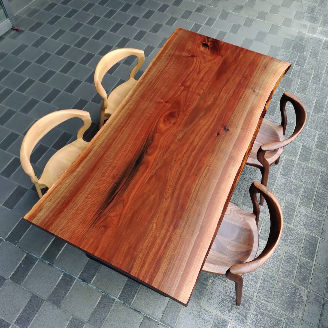 神戸店おすすめのウォールナット接ぎ天板