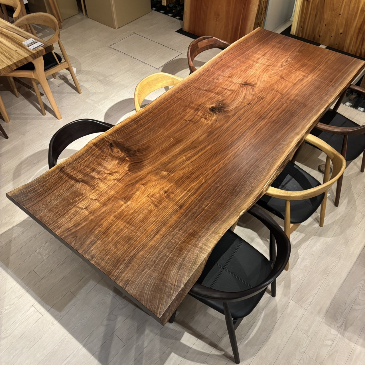 12/4-23　アトリエ木馬・新宿　一枚板フェア