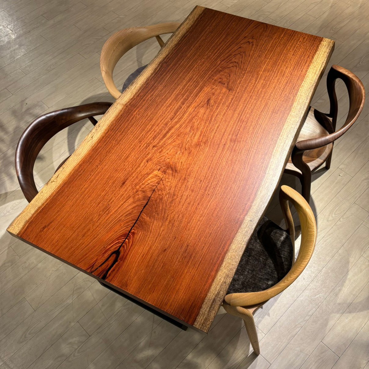 新宿店おすすめのブビンガ一枚板