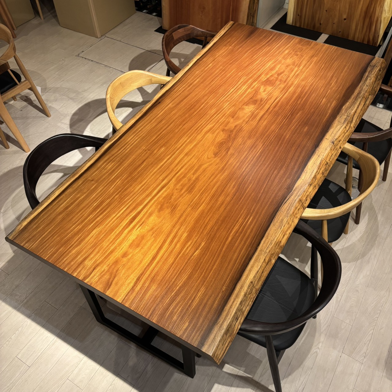 12/4-23　アトリエ木馬・新宿　一枚板フェア