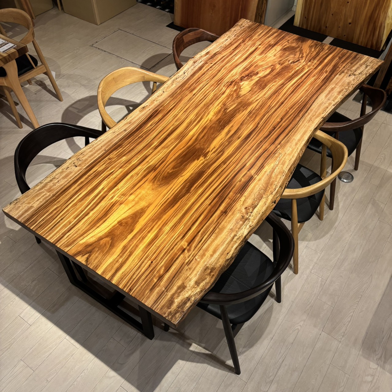 12/4-23　アトリエ木馬・新宿　一枚板フェア