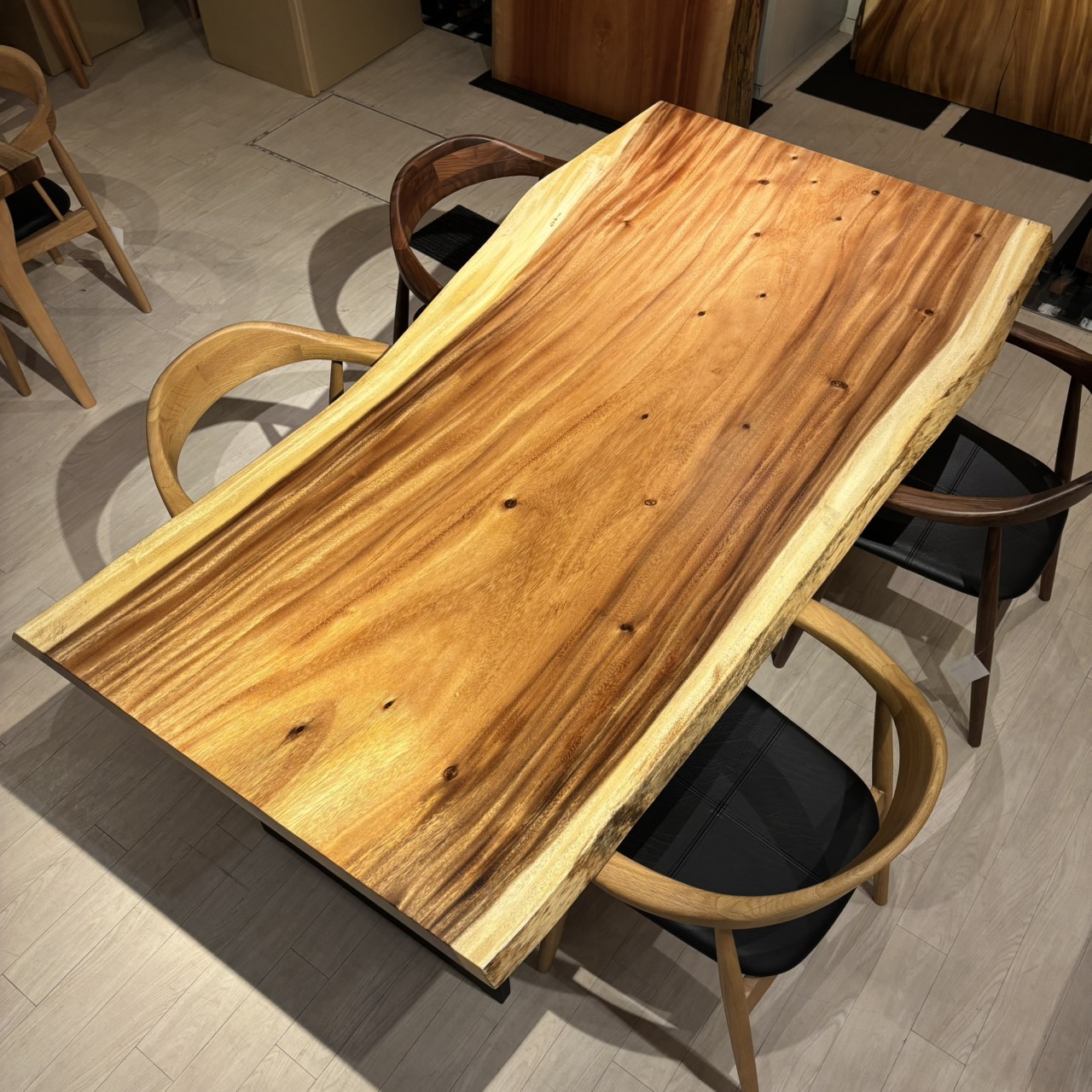 12/4-23　アトリエ木馬・新宿　一枚板フェア