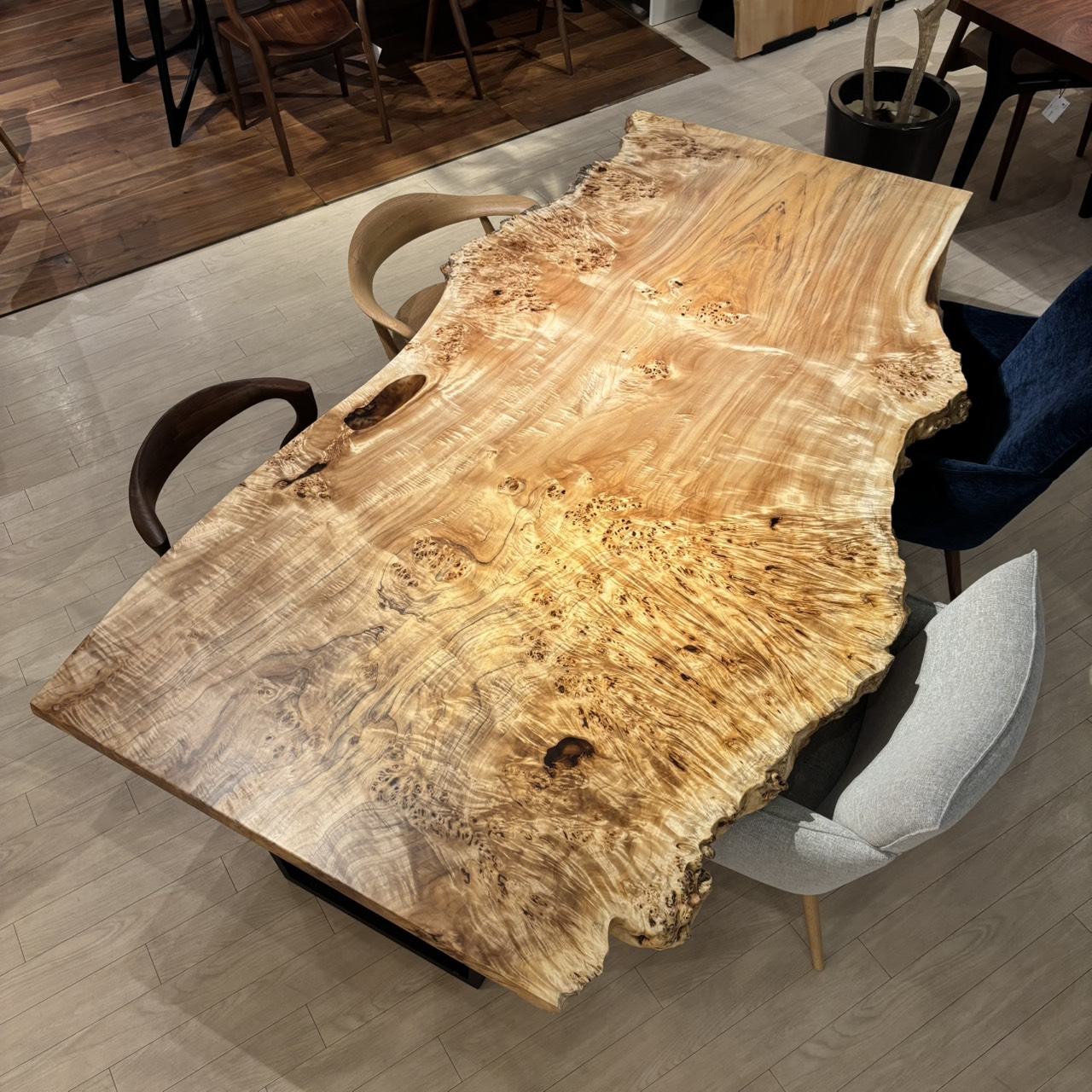 12/4-23　アトリエ木馬・新宿　一枚板フェア