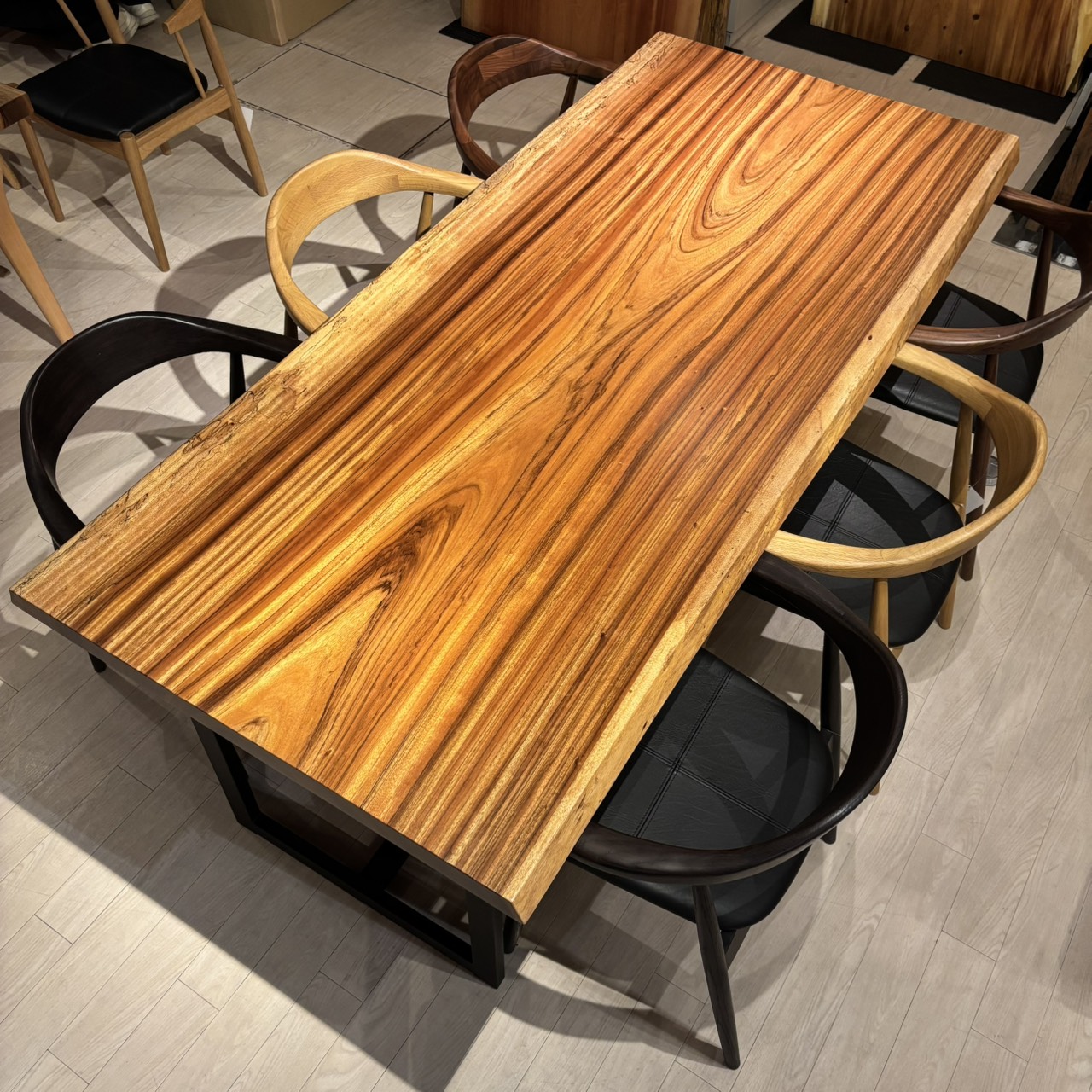 12/4-23　アトリエ木馬・新宿　一枚板フェア