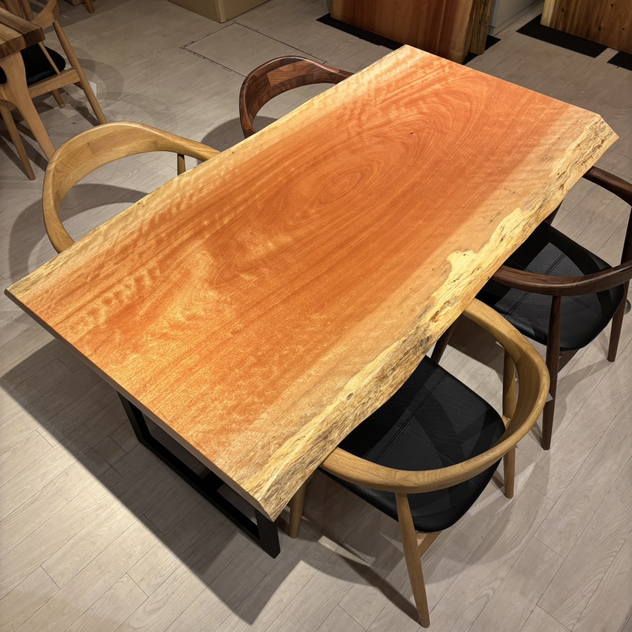 12/4-23　アトリエ木馬・新宿　一枚板フェア