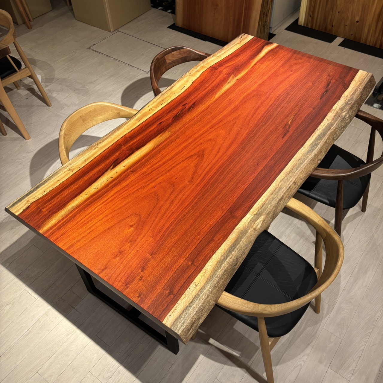 12/4-23　アトリエ木馬・新宿　一枚板フェア