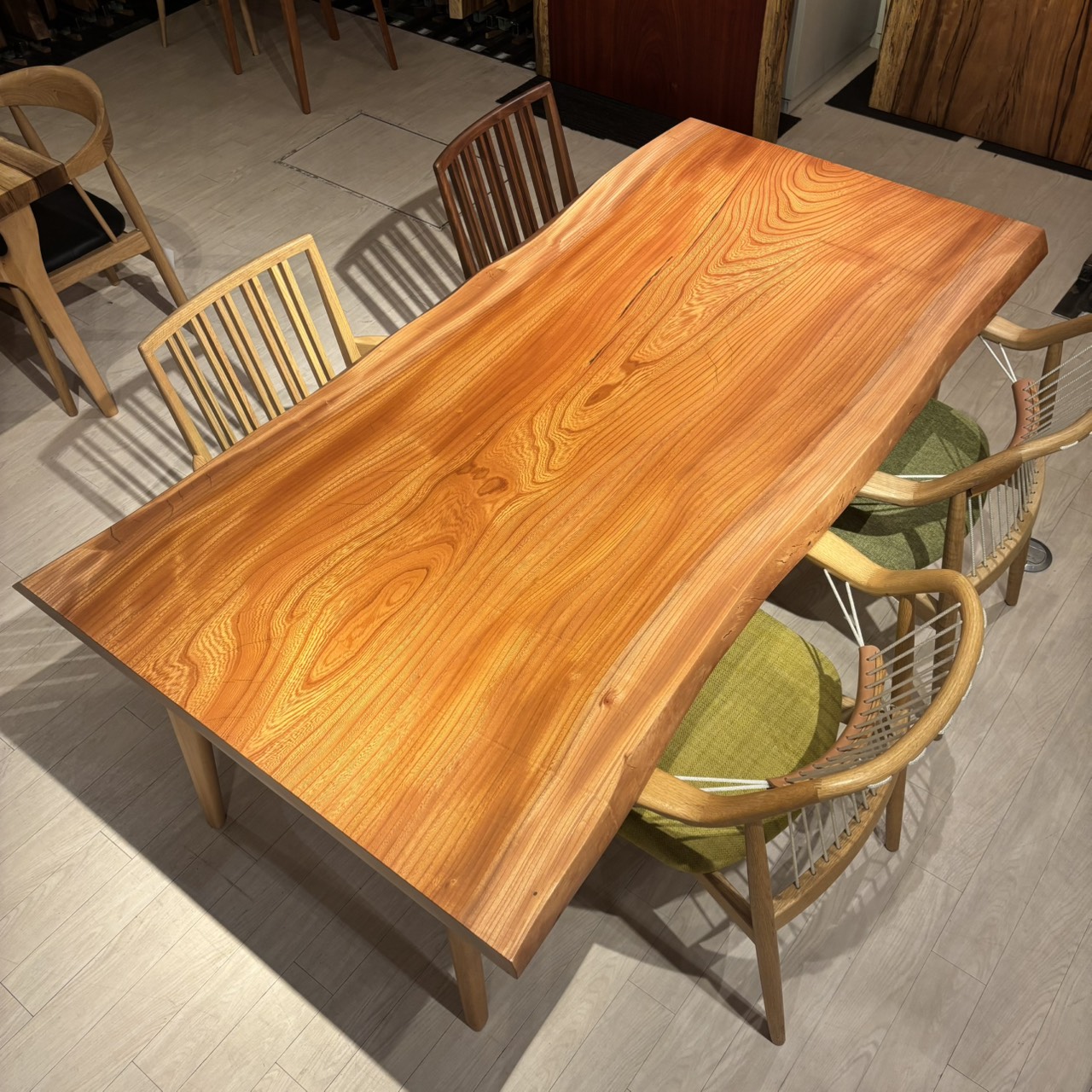 12/4-23　アトリエ木馬・新宿　一枚板フェア