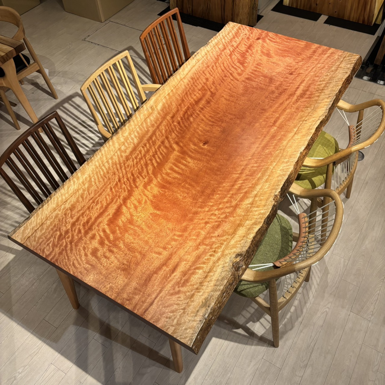 12/4-23　アトリエ木馬・新宿　一枚板フェア