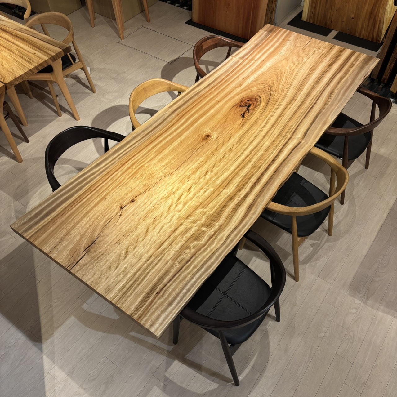 12/4-23　アトリエ木馬・新宿　一枚板フェア