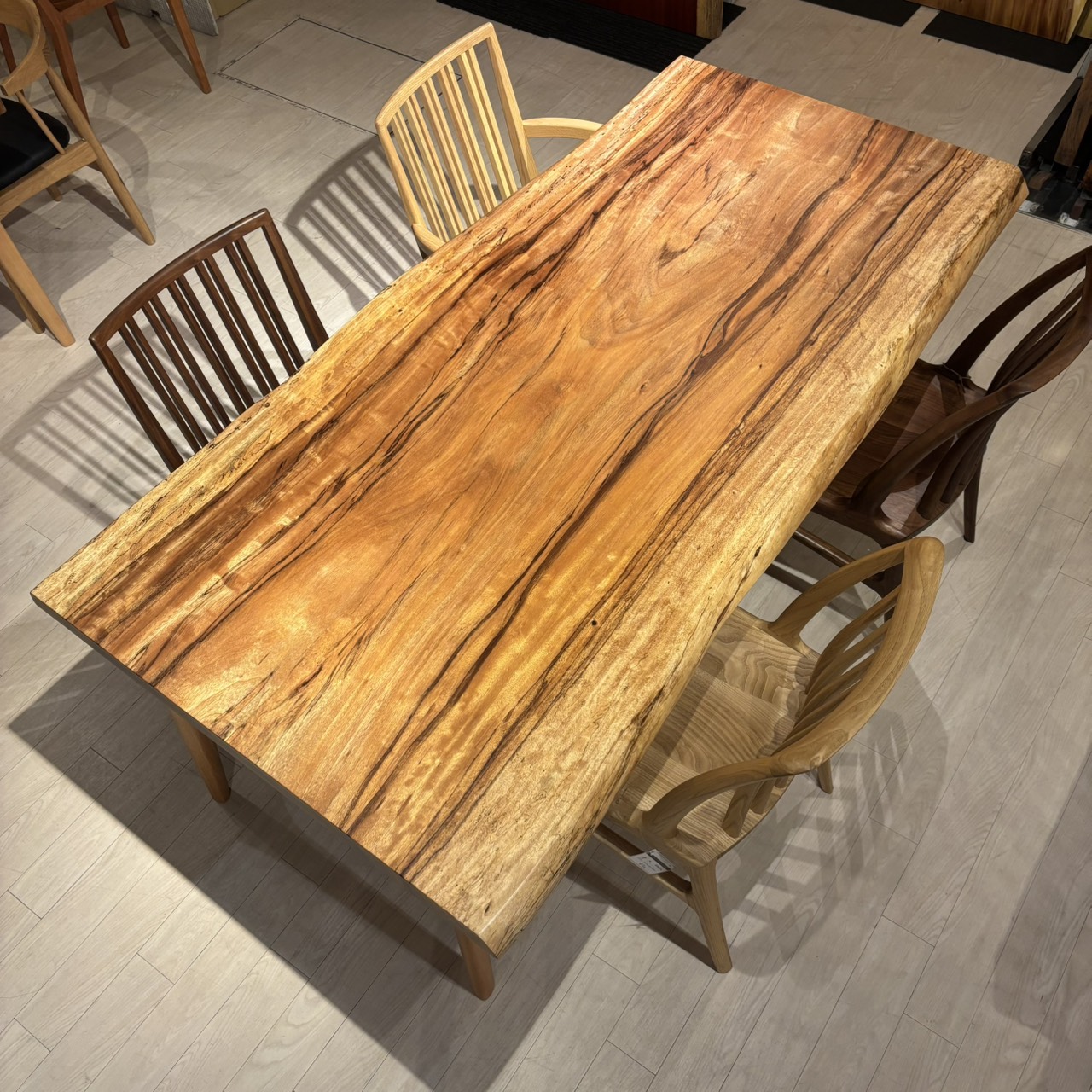 12/4-23　アトリエ木馬・新宿　一枚板フェア