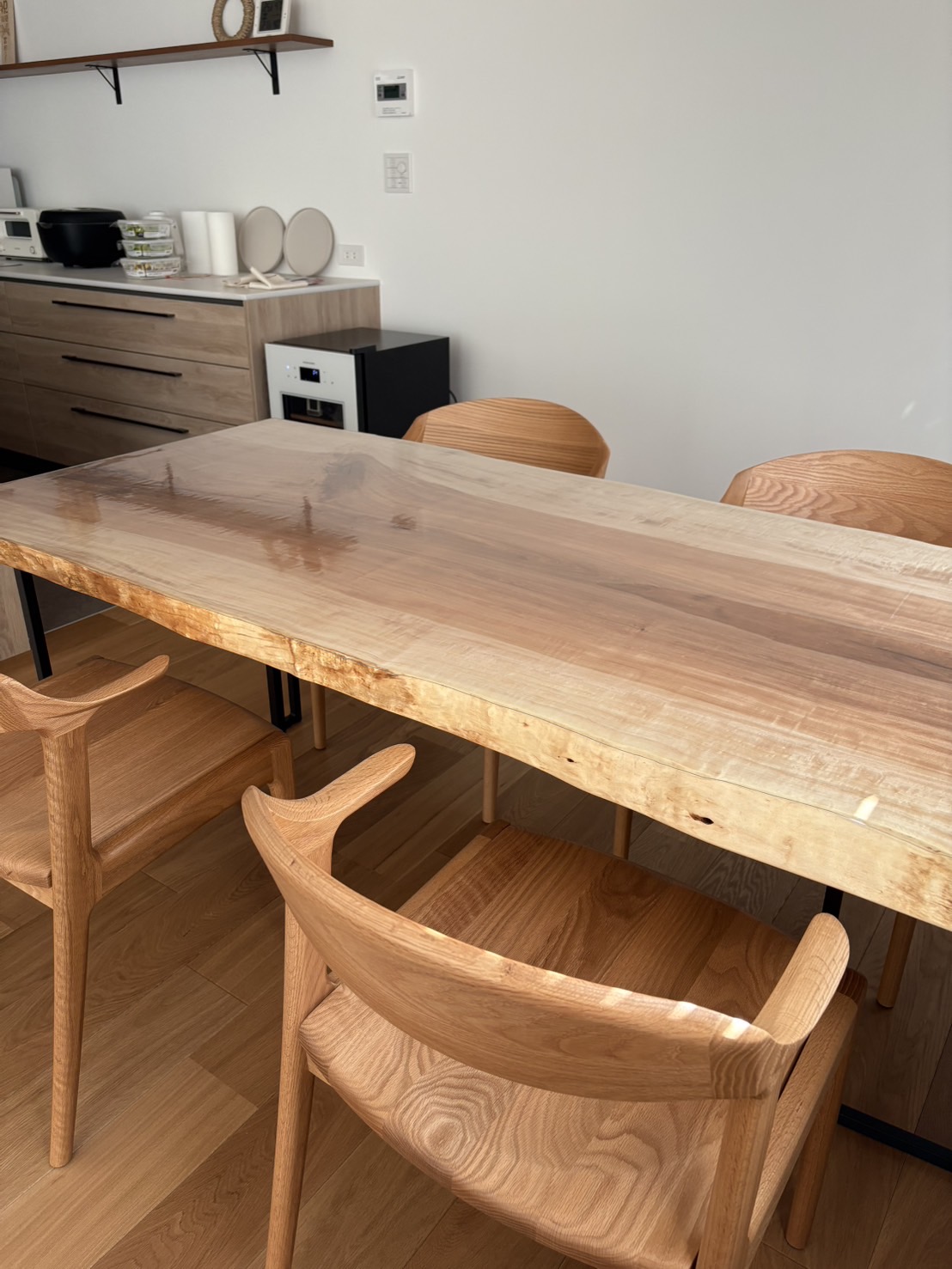 トチ一枚板テーブル納品事例