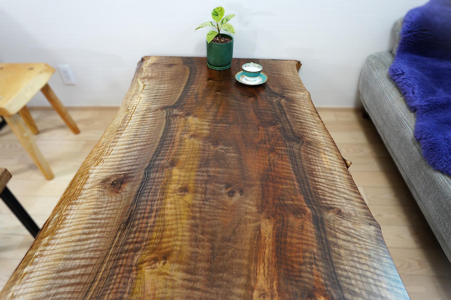 バストゥーンウォールナット