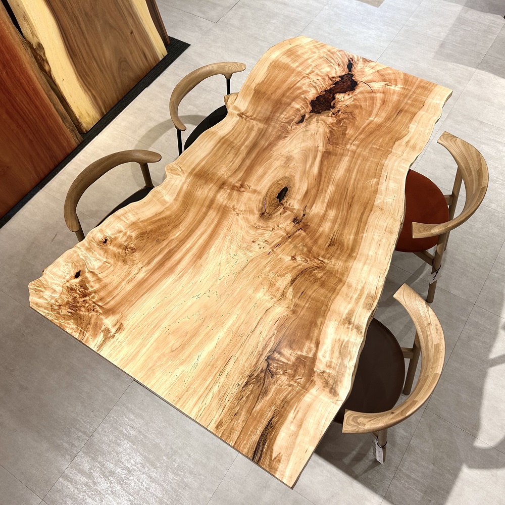 トチ一枚板テーブル