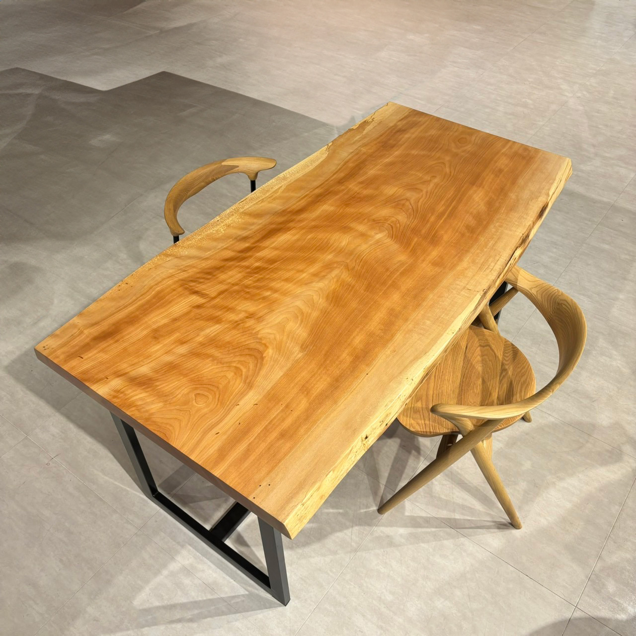 天神店おすすめのマカバ一枚板