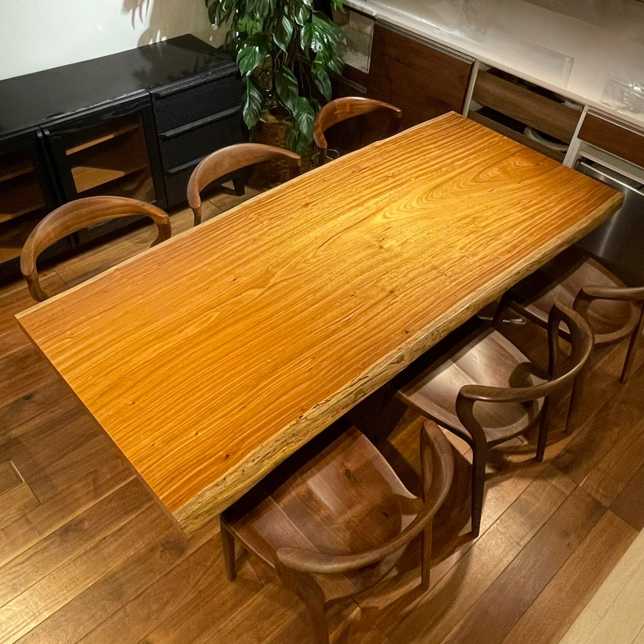 新宿店おすすめのベリ一枚板