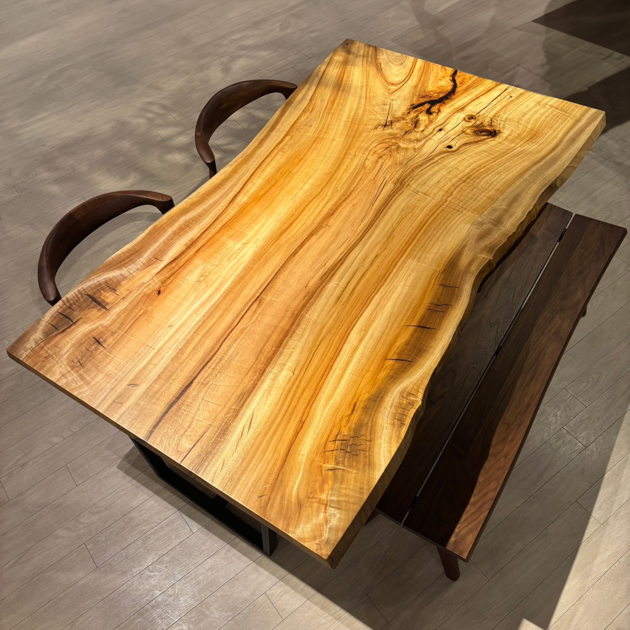 新宿店おすすめのクス一枚板