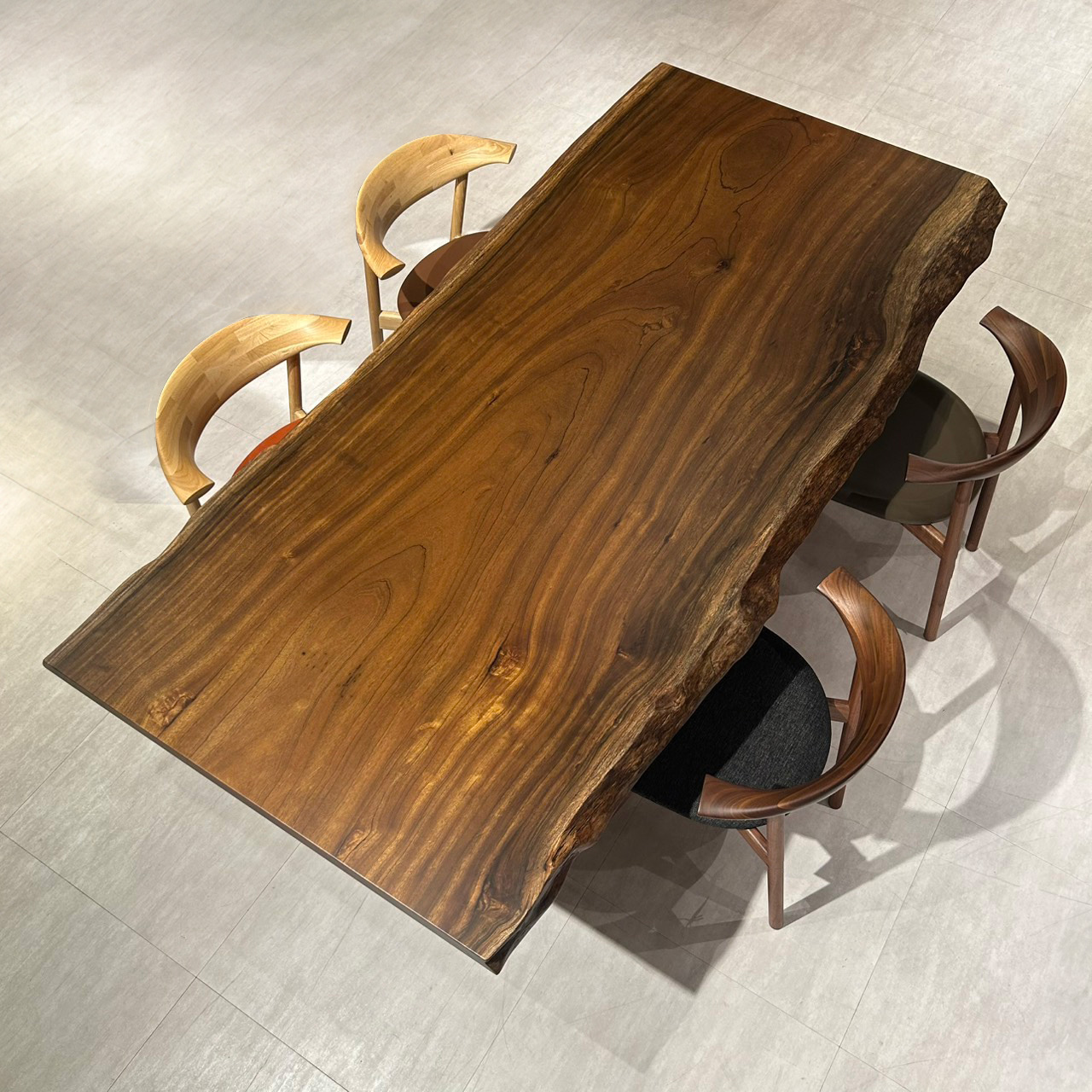 横浜店おすすめのラボア一枚板