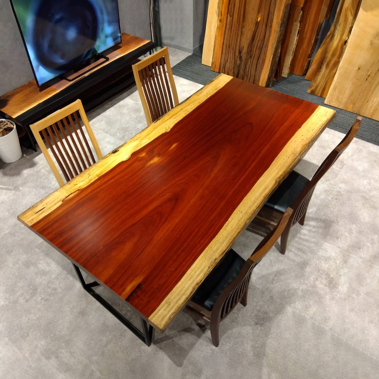 名古屋店おすすめのパドック一枚板