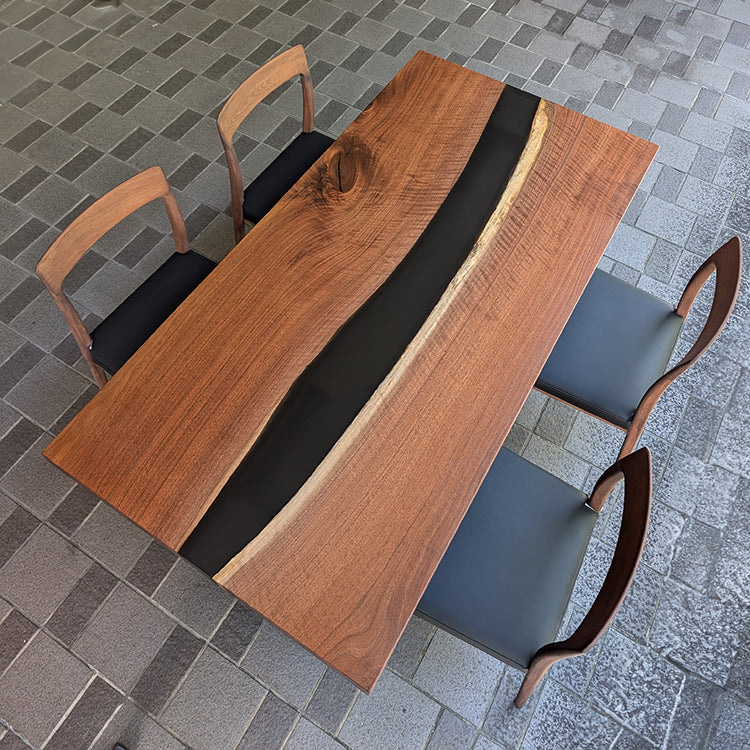 梅田店おすすめのウォールナットレジンテーブル