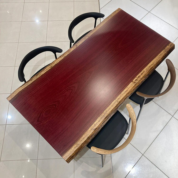 梅田店おすすめのパープルハート一枚板