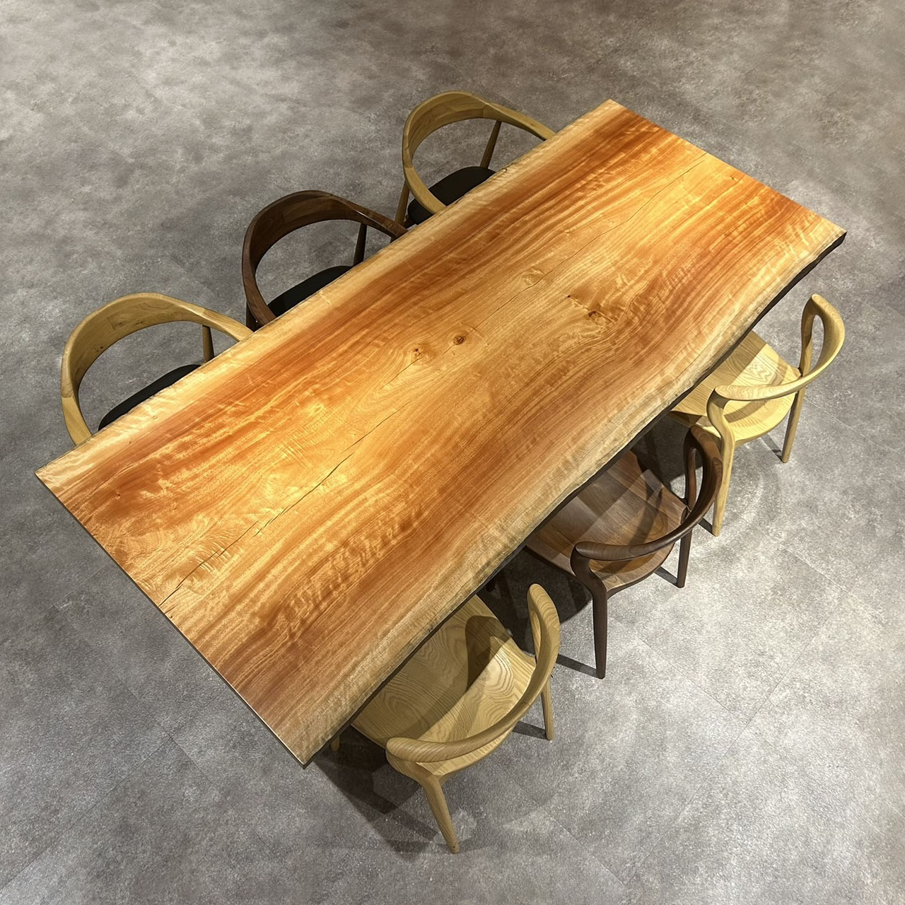 名古屋店おすすめのボセ一枚板