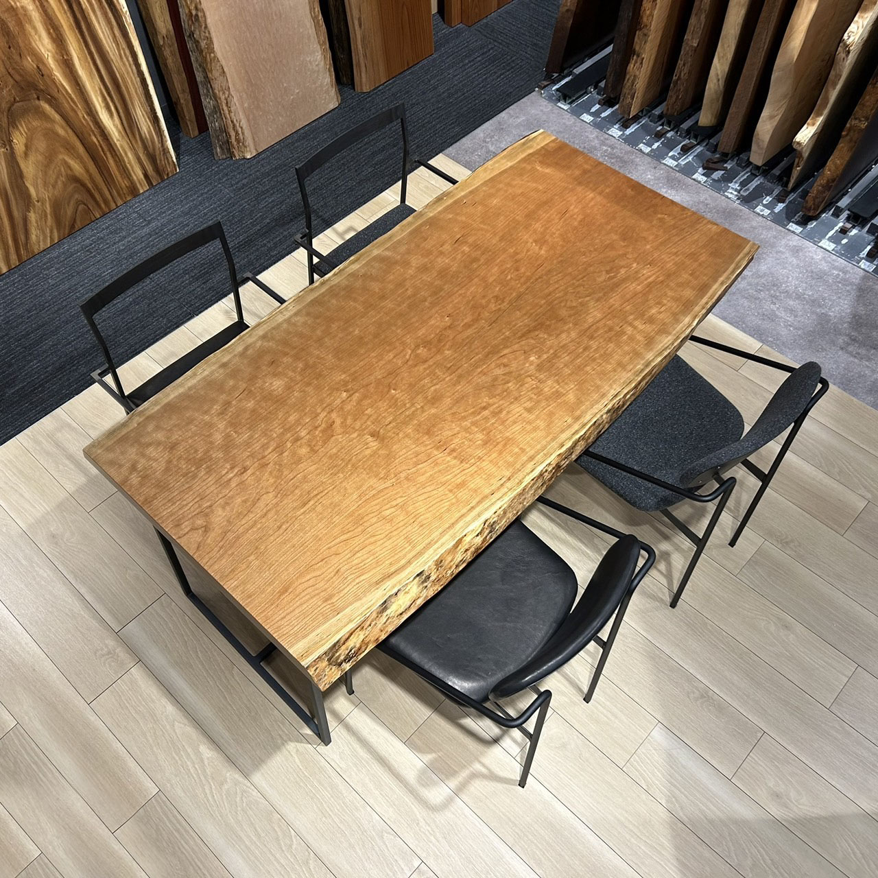 名古屋店おすすめのチェリー一枚板