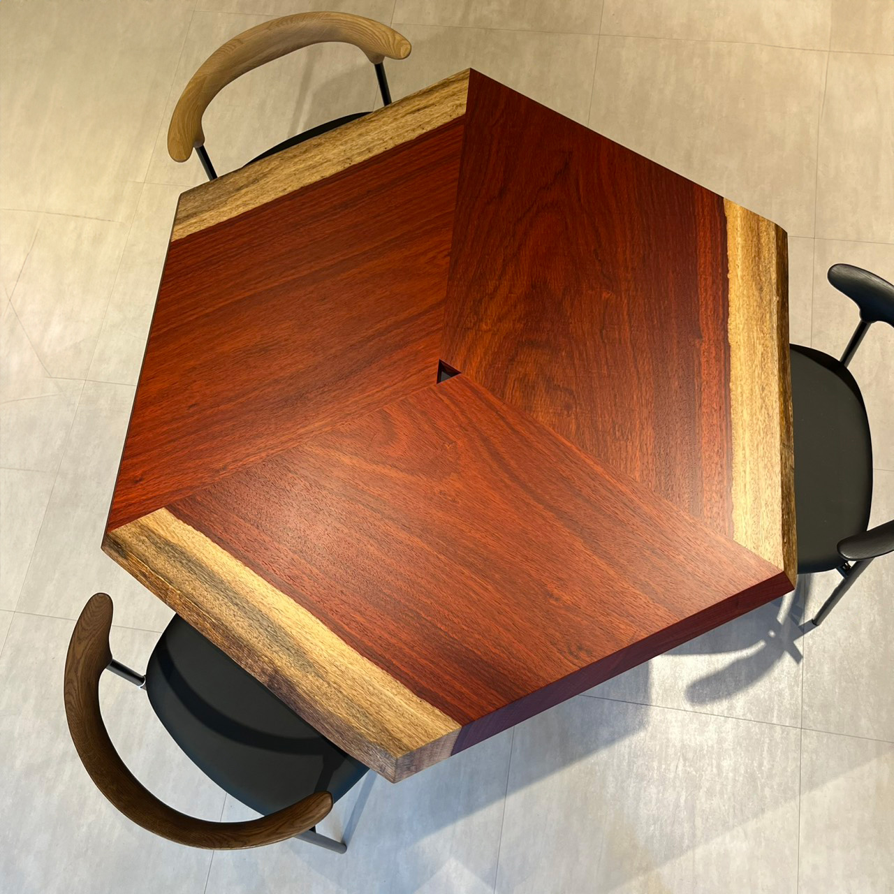 横浜店おすすめのパドックテトラテーブル