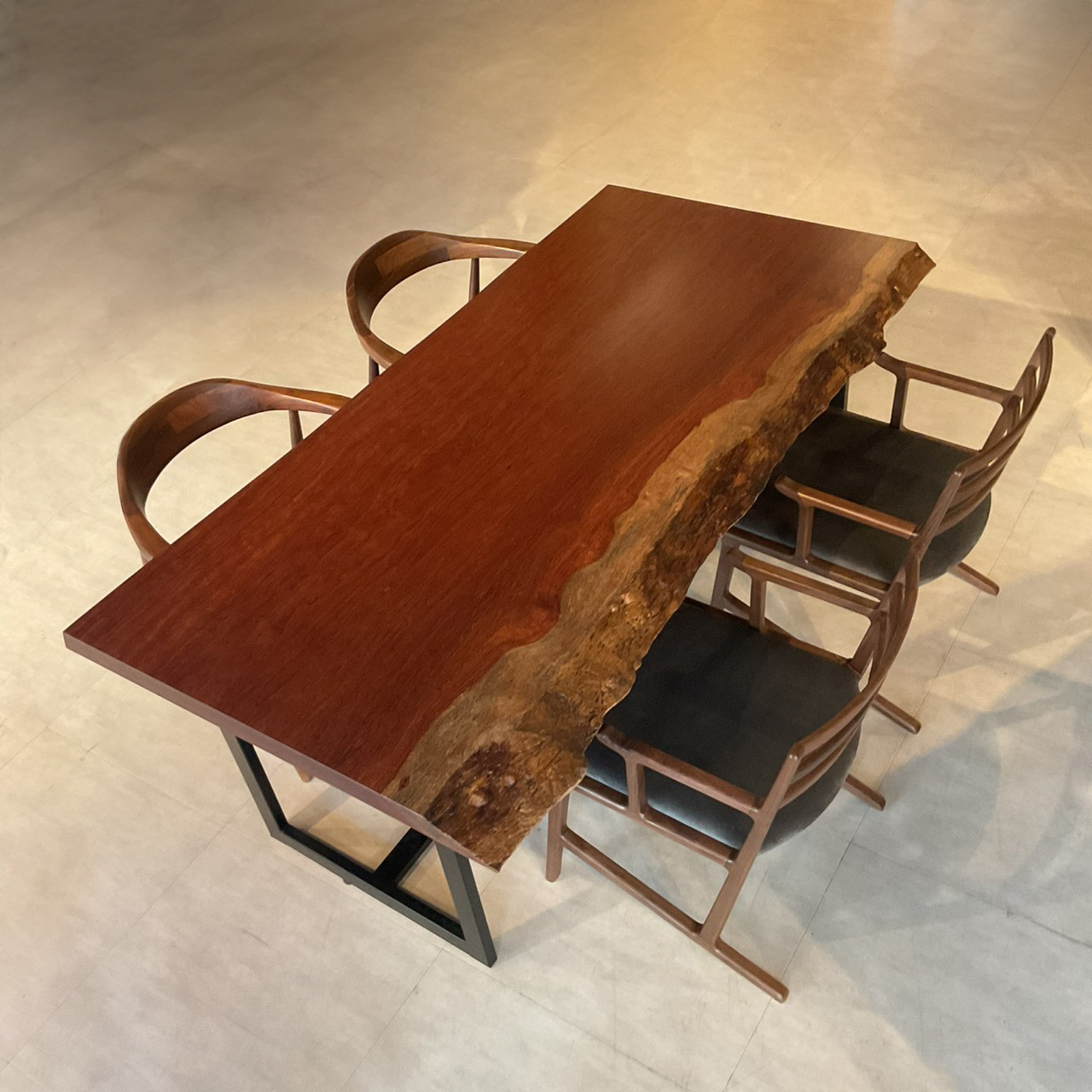 天神店おすすめのブビンガ一枚板