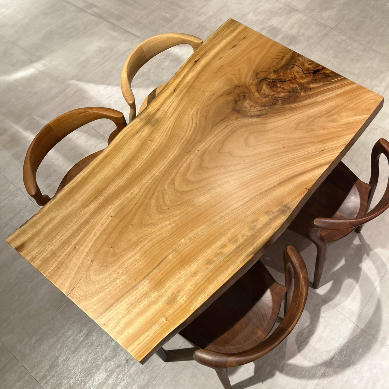 横浜店おすすめのクス一枚板