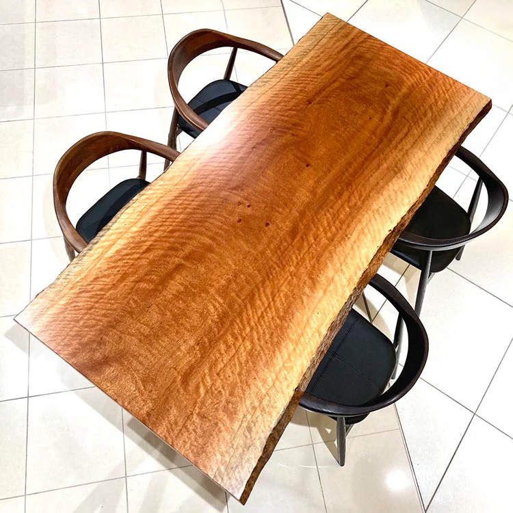 梅田店おすすめのボセ一枚板