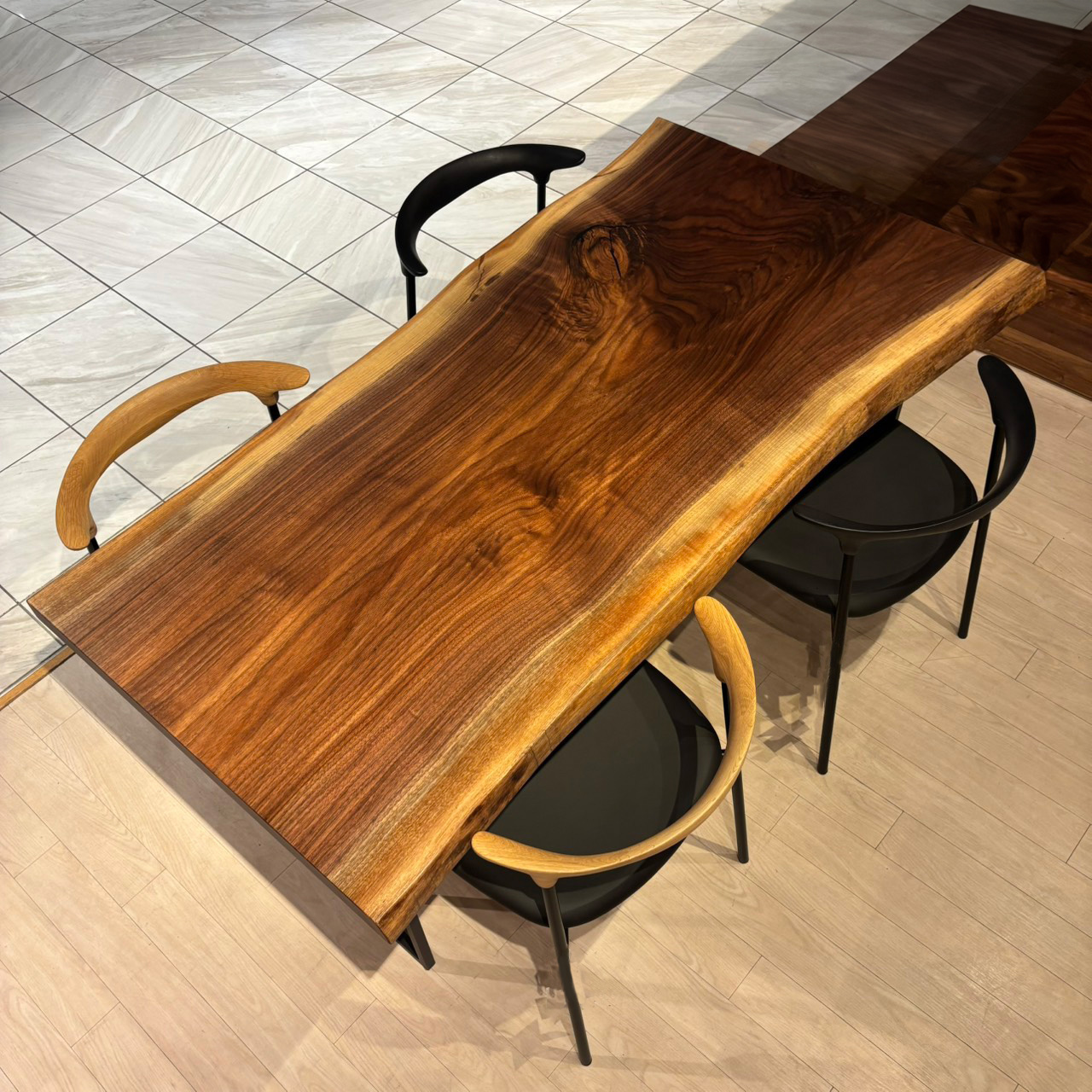 新宿店おすすめのウォールナット一枚板