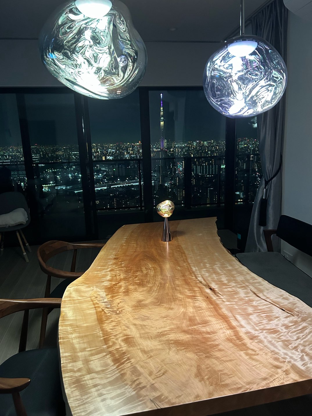 トチ一枚板テーブル納品事例