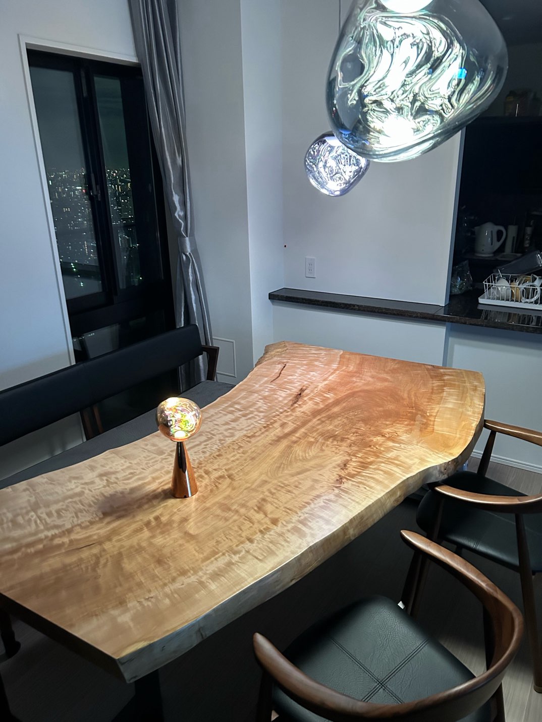 トチ一枚板テーブル納品事例