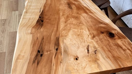 トチ一枚板テーブル納品事例