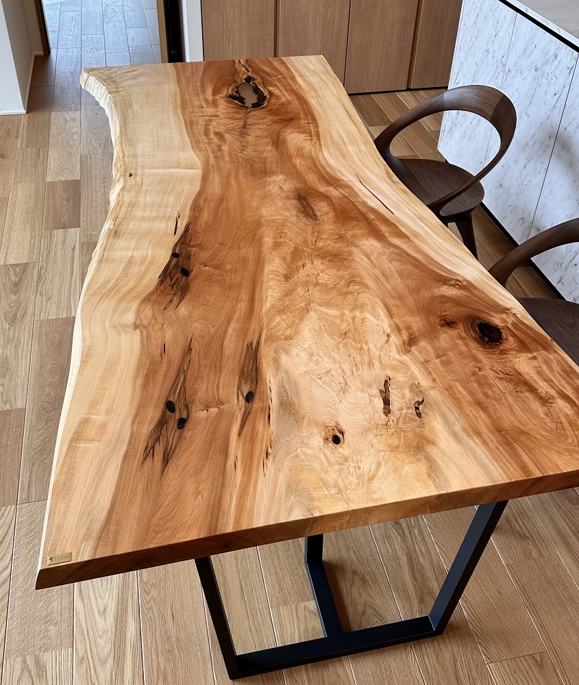 トチ一枚板テーブル納品事例