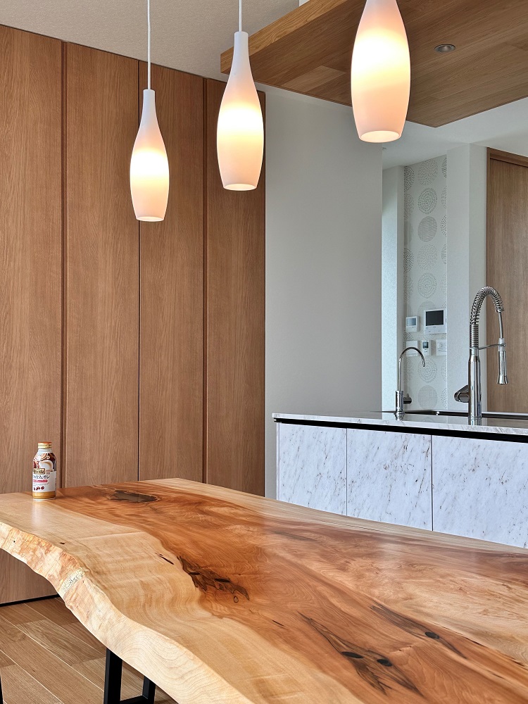 トチ一枚板テーブル納品事例