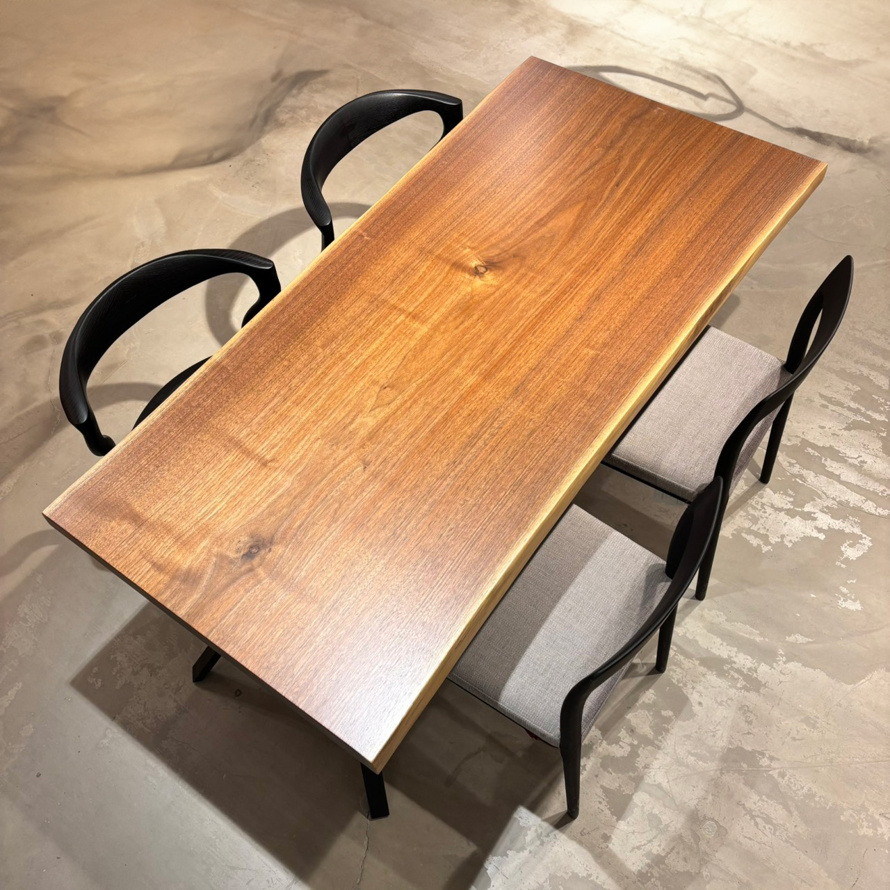 吉祥寺店おすすめのウォールナット一枚板