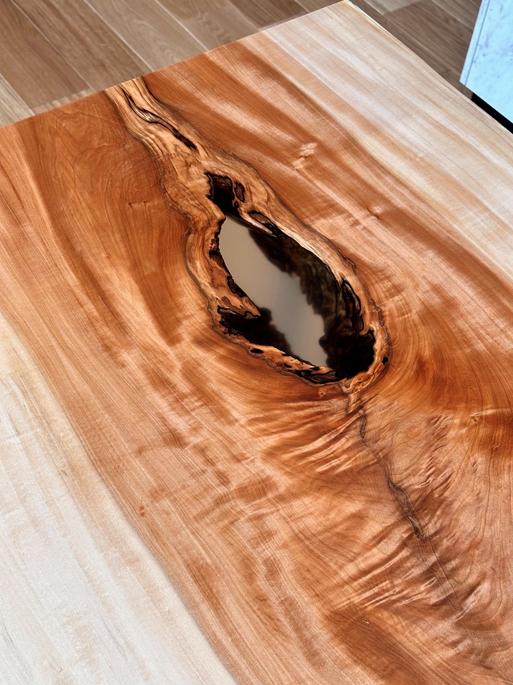 トチ一枚板テーブル納品事例