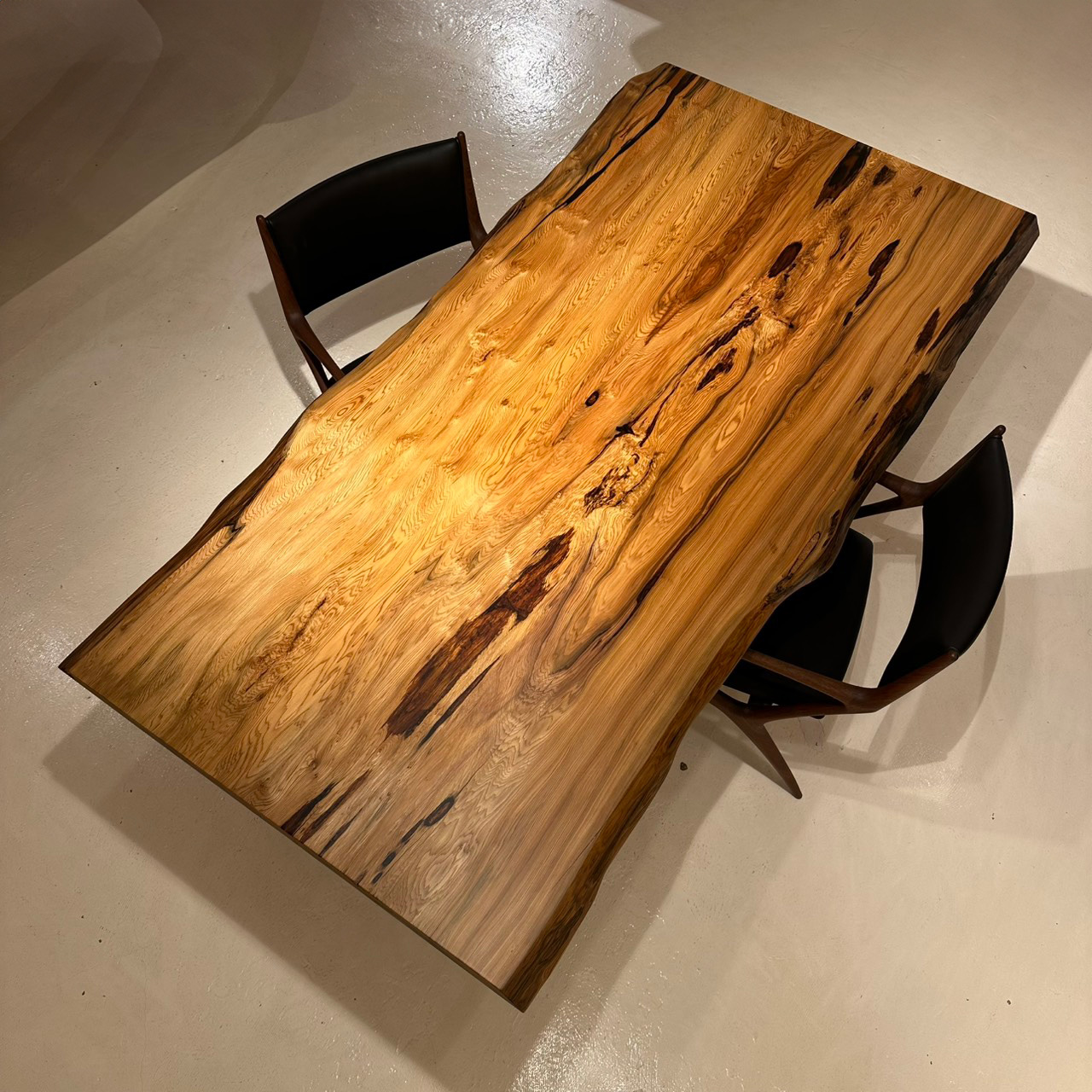 青山店おすすめの屋久杉一枚板