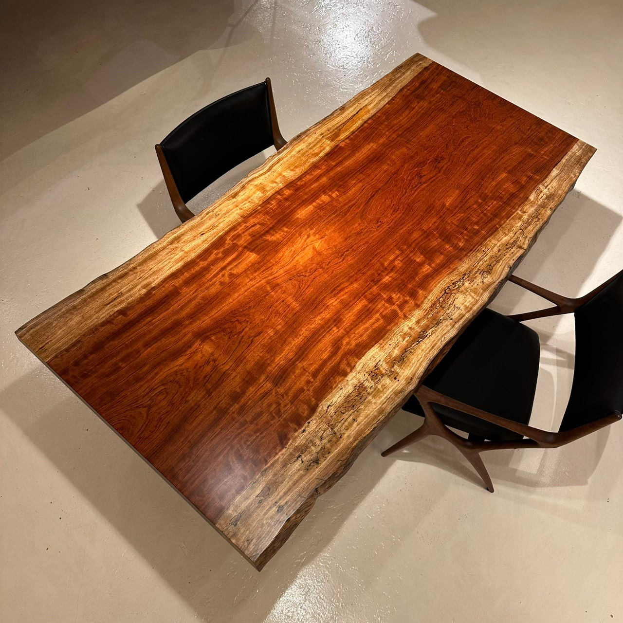 青山店おすすめのブビンガ一枚板