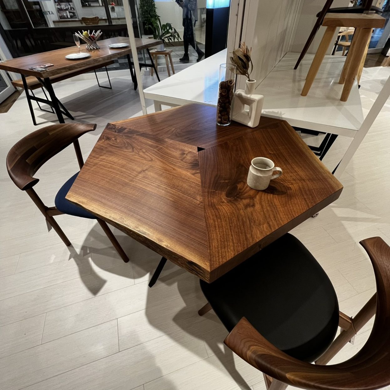 ウォールナットテトラテーブル