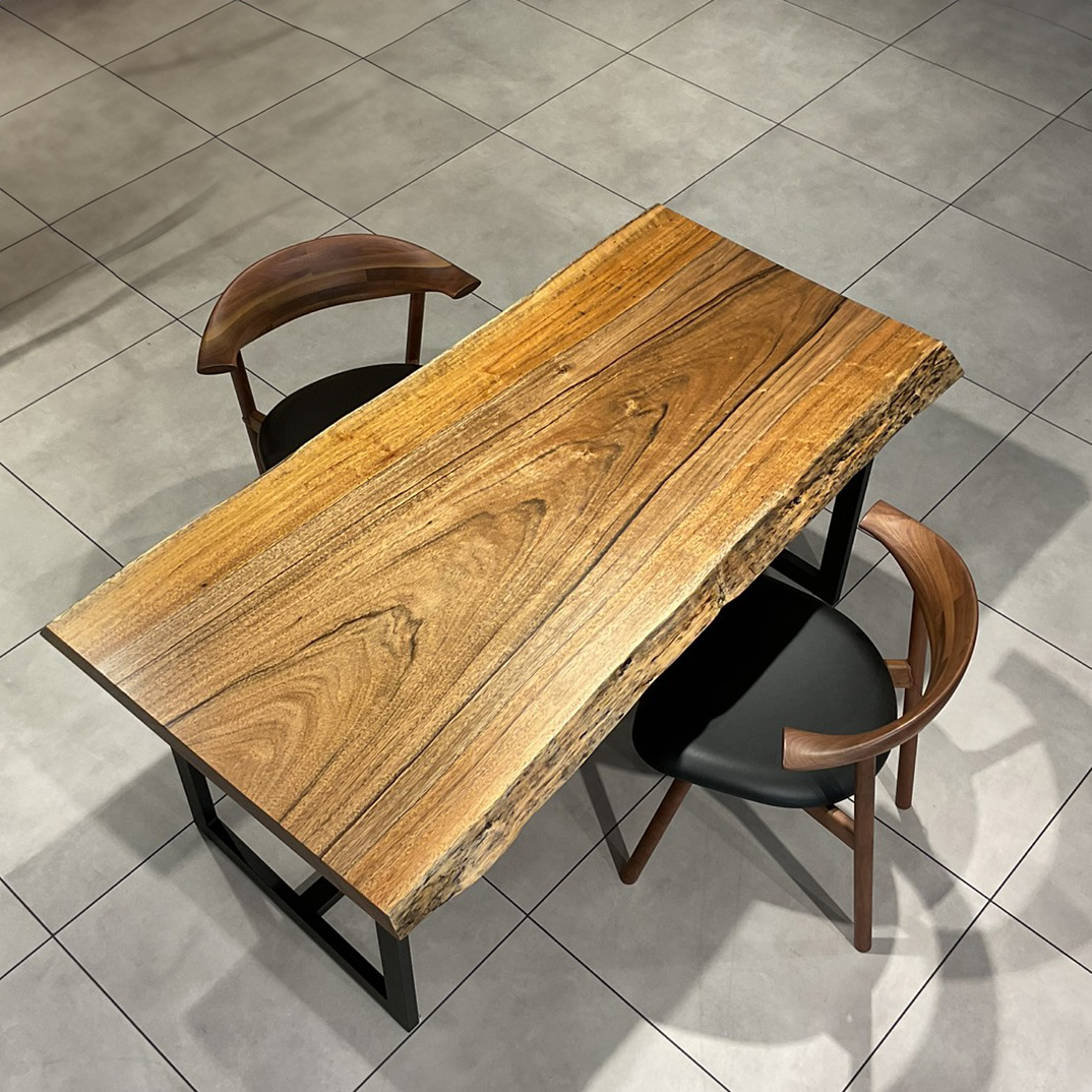 大川店おすすめのパプアニューギニアウォールナット一枚板