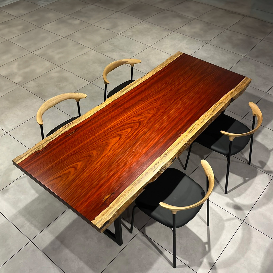 大川店おすすめのパドック一枚板