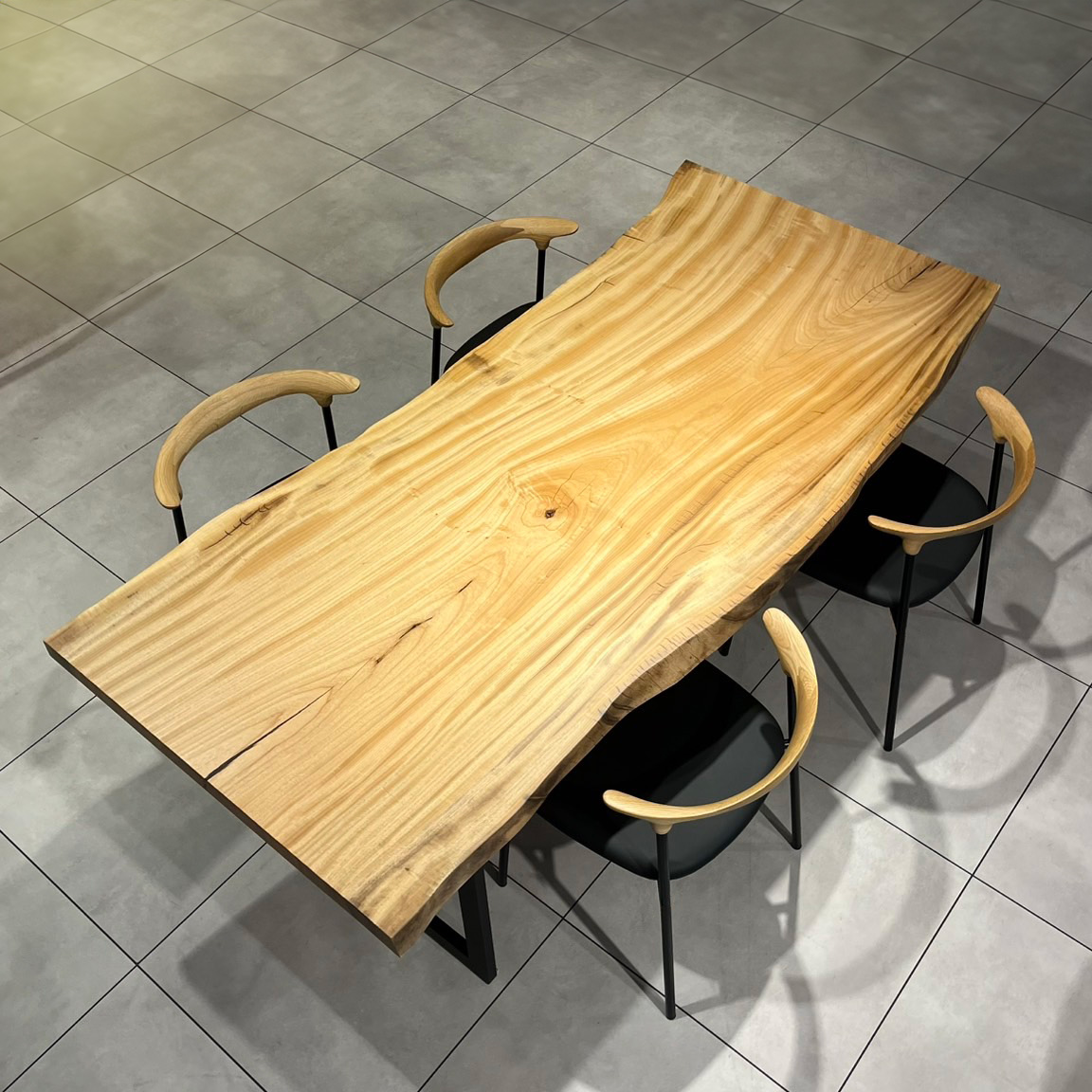 大川店おすすめのクス一枚板