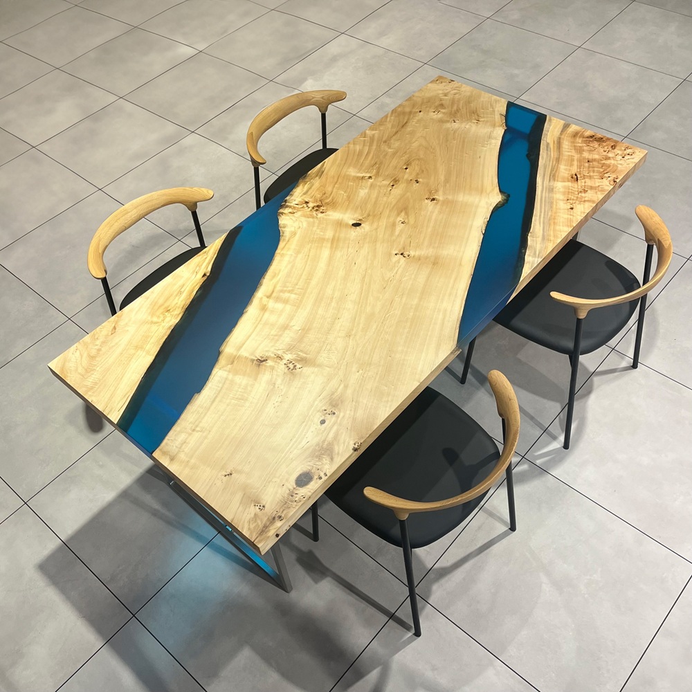 大川店おすすめのポプラレジンテーブル