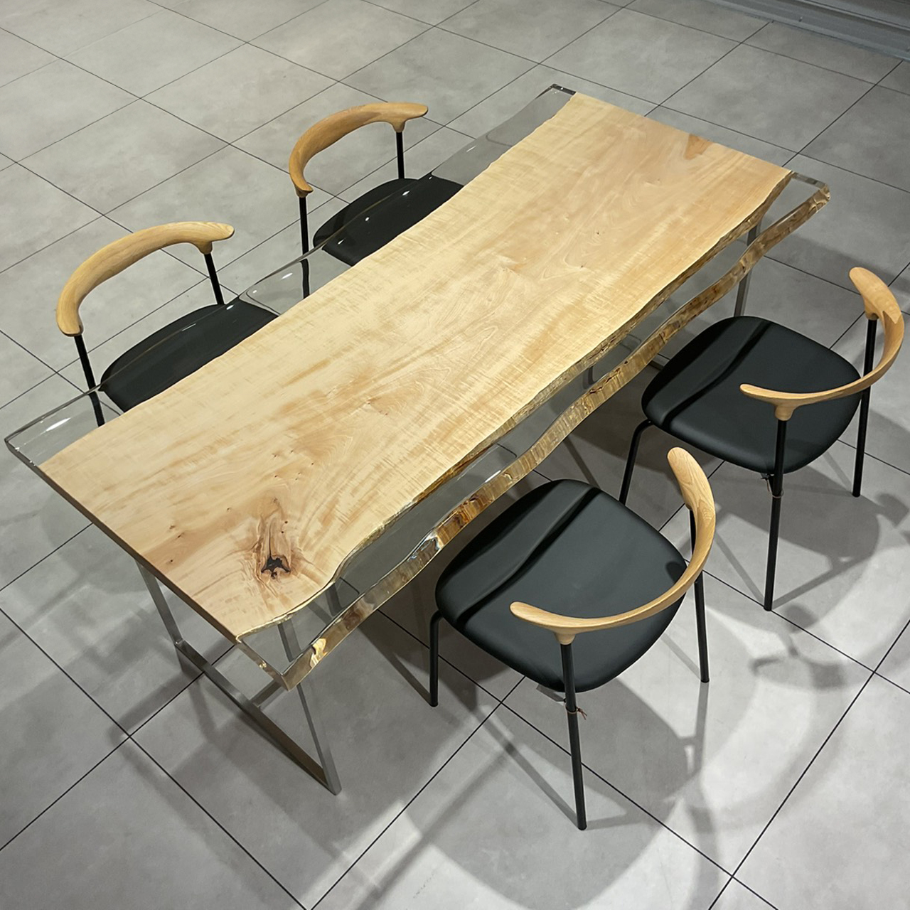 大川店おすすめのトチレジンテーブル