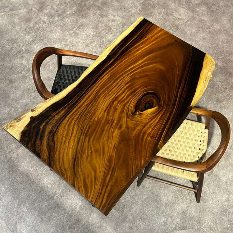 国内最大級の一枚板専門店　アトリエ木馬（名古屋）