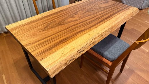 ベリの一枚板テーブル