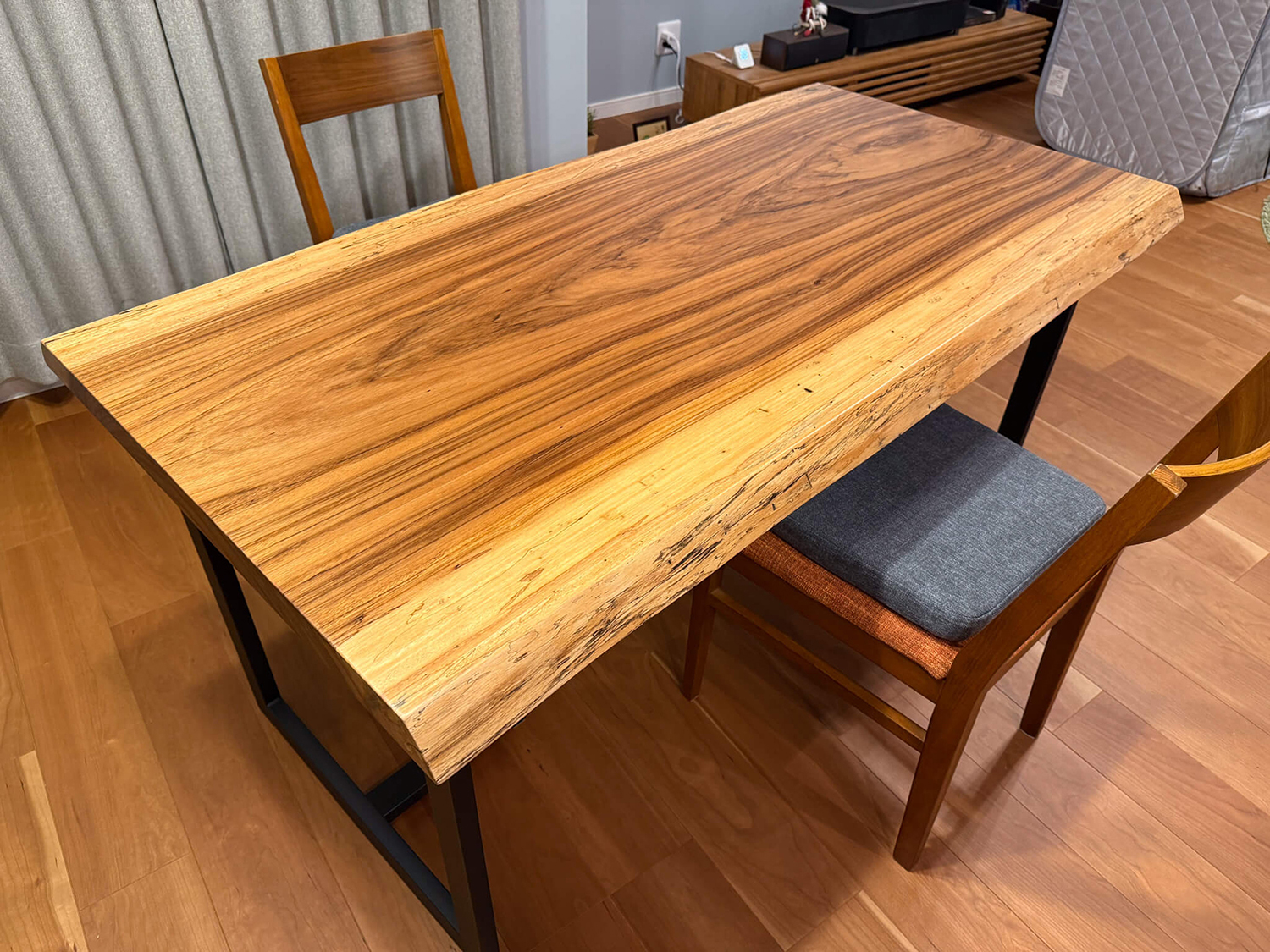 ベリの一枚板テーブル
